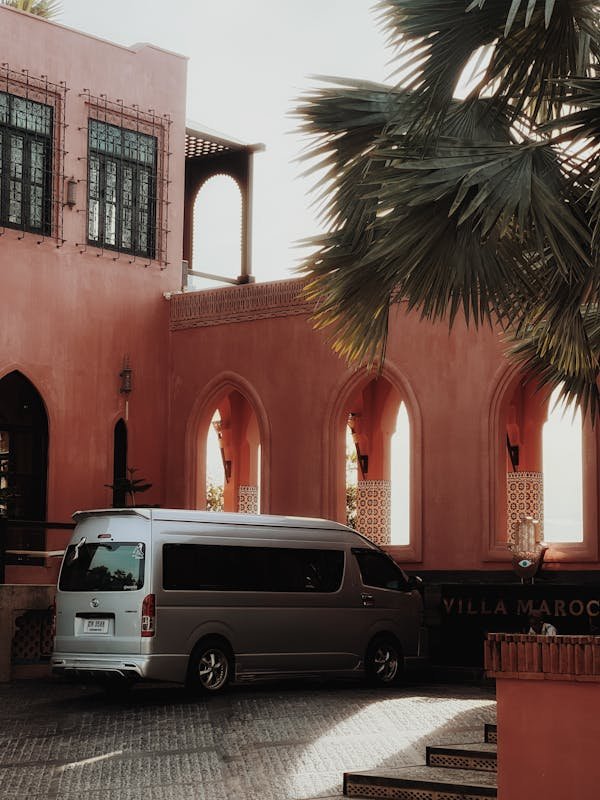 Location minibus 9 places : explorez sans limites avec confort